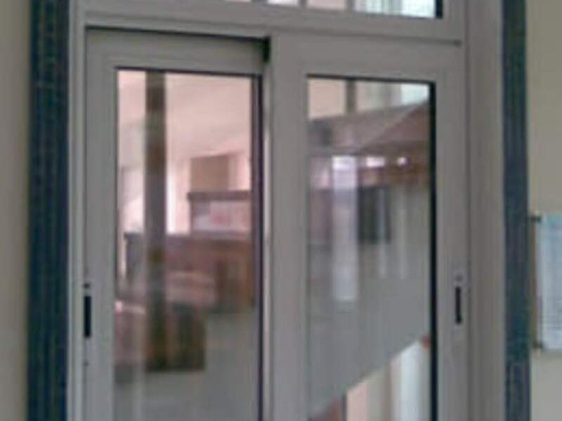 Puerta doble de aluminio en Toluca