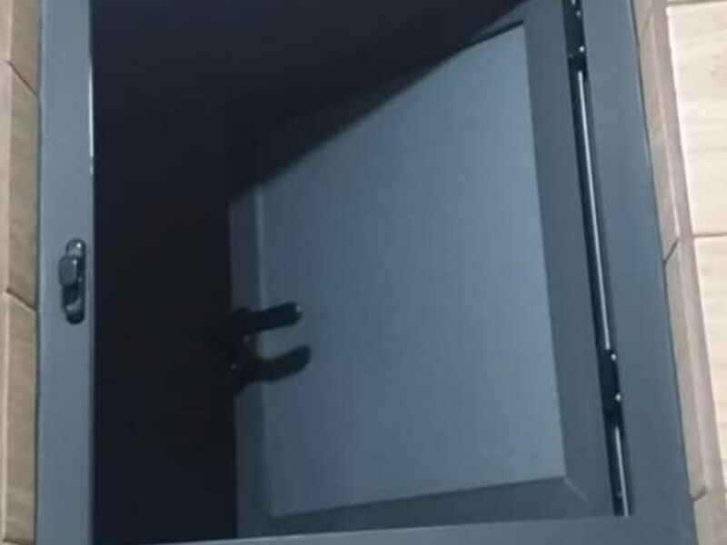 Ventana de aluminio negra en Texcoco