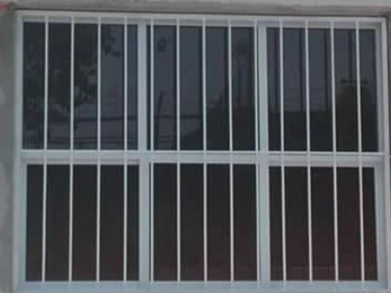 Ventana gris ALUVAL en Iztapalapa