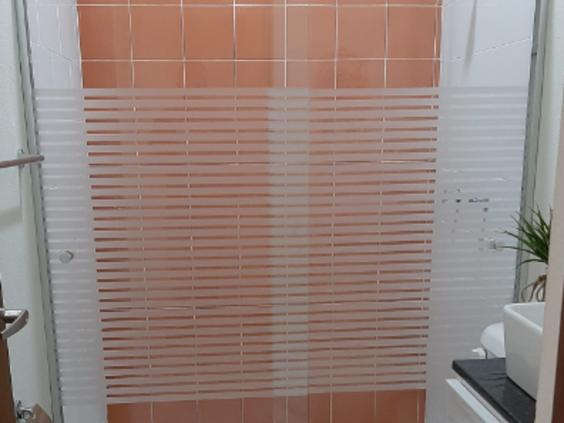 Puerta de vidrio para baño en Colima