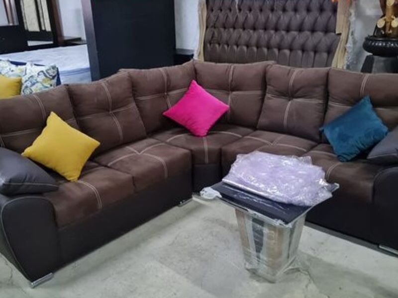 Sofá en L color café 