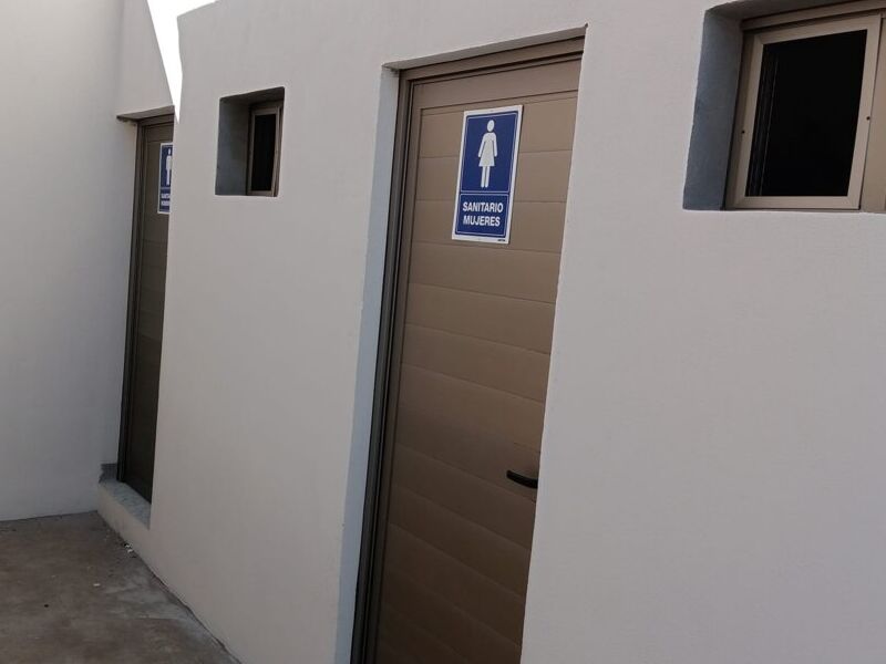 Puerta de aluminio café en Puebla 
