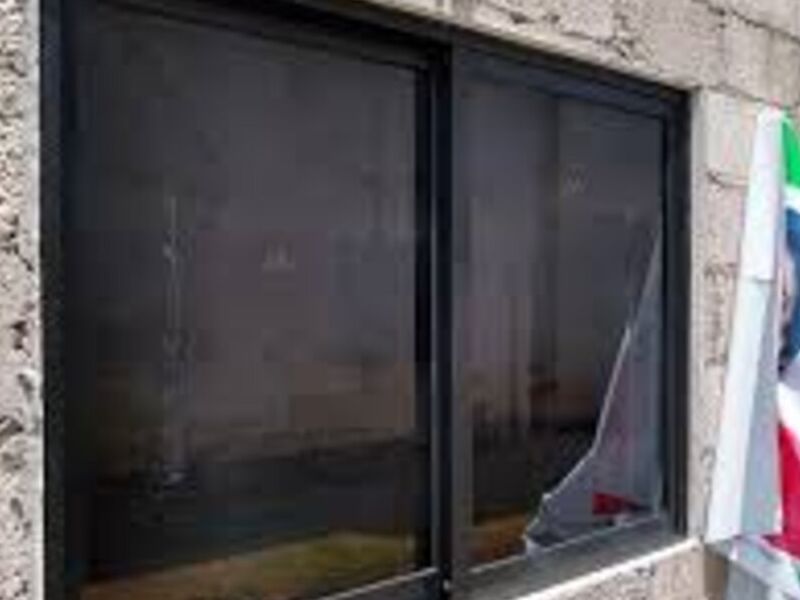 Ventana pequeña de aluminio en D.F