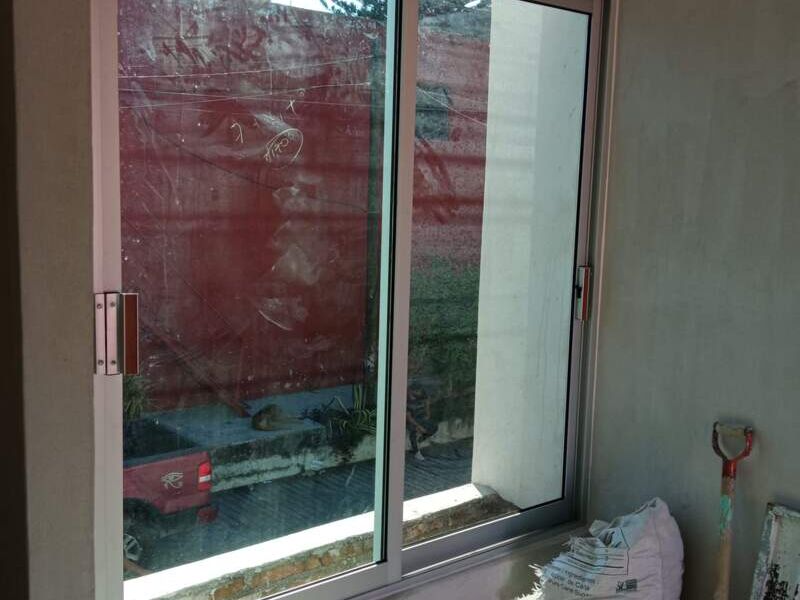Ventana de aluminio deslizable en D.F