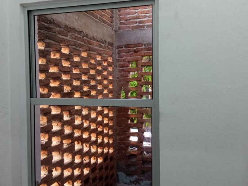 ventana gris de aluminio en Puebla 