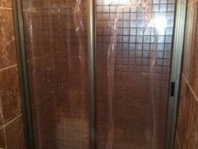 Puerta de baño en Guadalupe Victoria