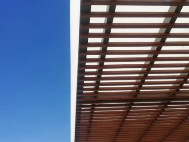 Pérgola de madera con acrílico 