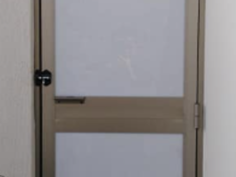 Puerta de aluminio en Manzanillo