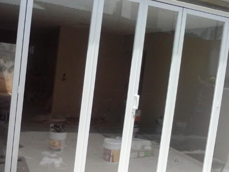 Puertas de vidrio y paneles en Colima