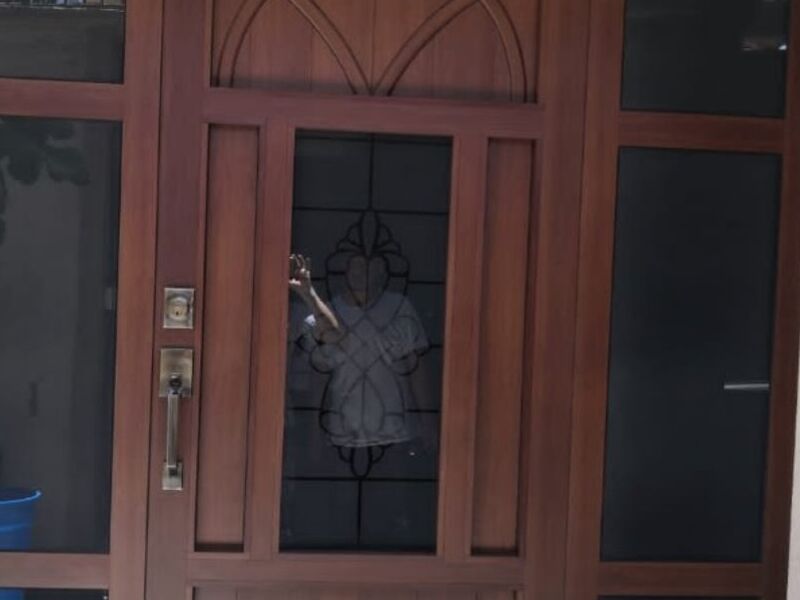 PUERTA DE MADERA Y ALUMINIO EN MÉXICO