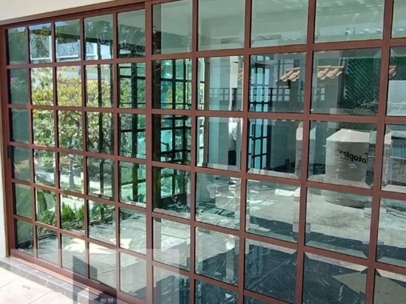 Cancelería en aluminio nogal en Jiutepec