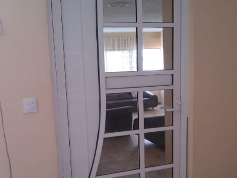 Puerta en aluminio y vidrio Blanco Mexico