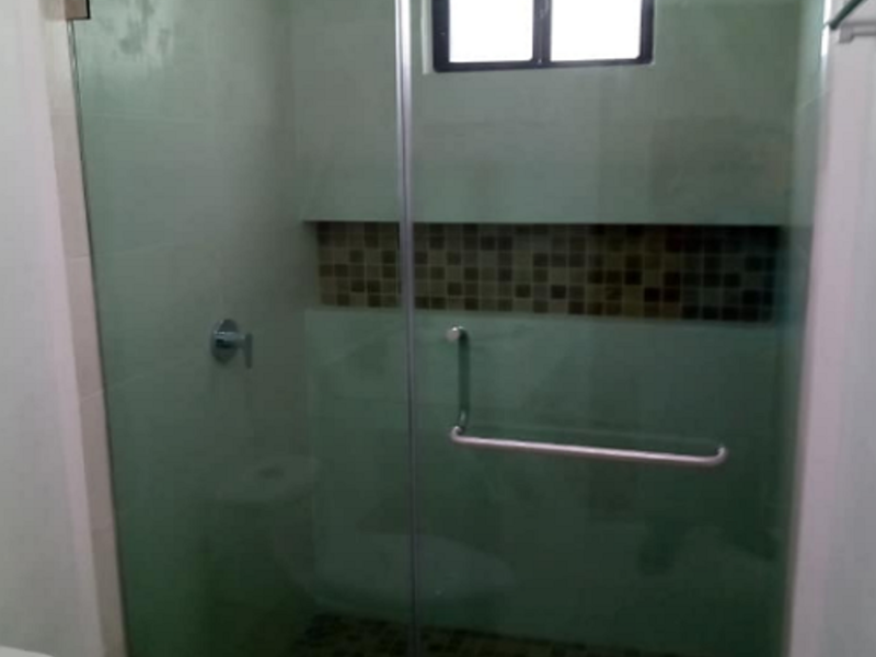 Cancel de baño en vidrio templado Reynosa