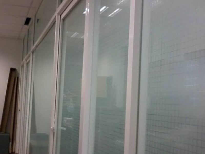 PUERTA DE CRISTAL SALAS EN DF