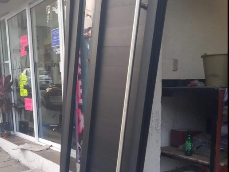 PUERTA DE ALUMINIO EN DF