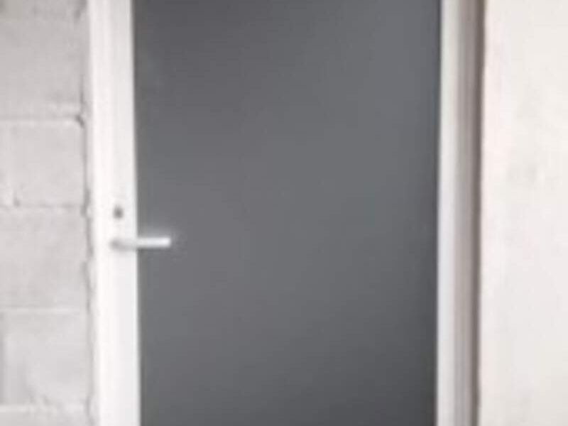 Puerta de aluminio en México