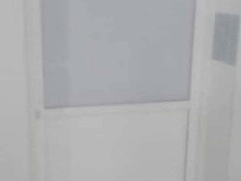 Puerta de aluminio en Leon 