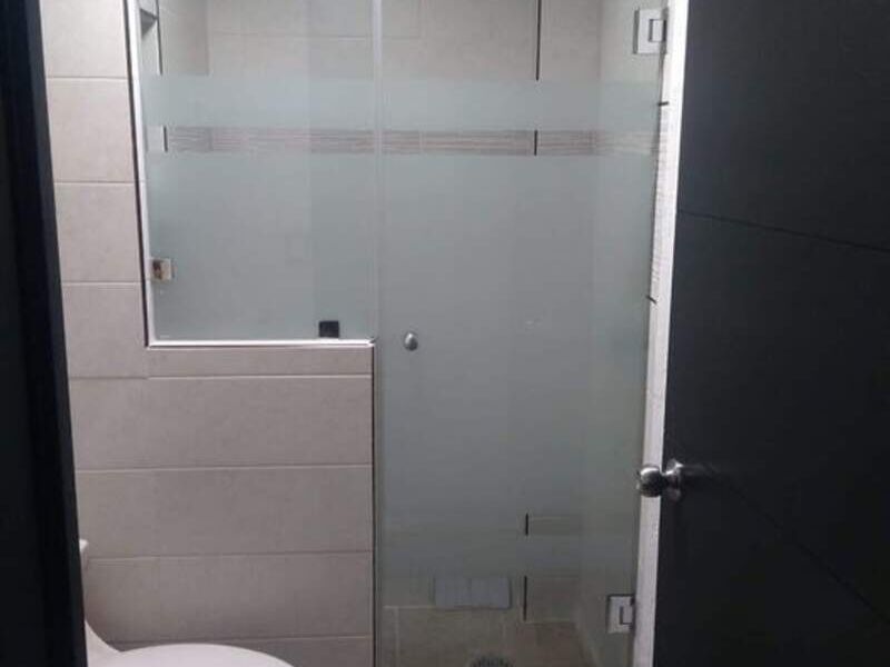 Canceles de vidrio para baño en CDMX