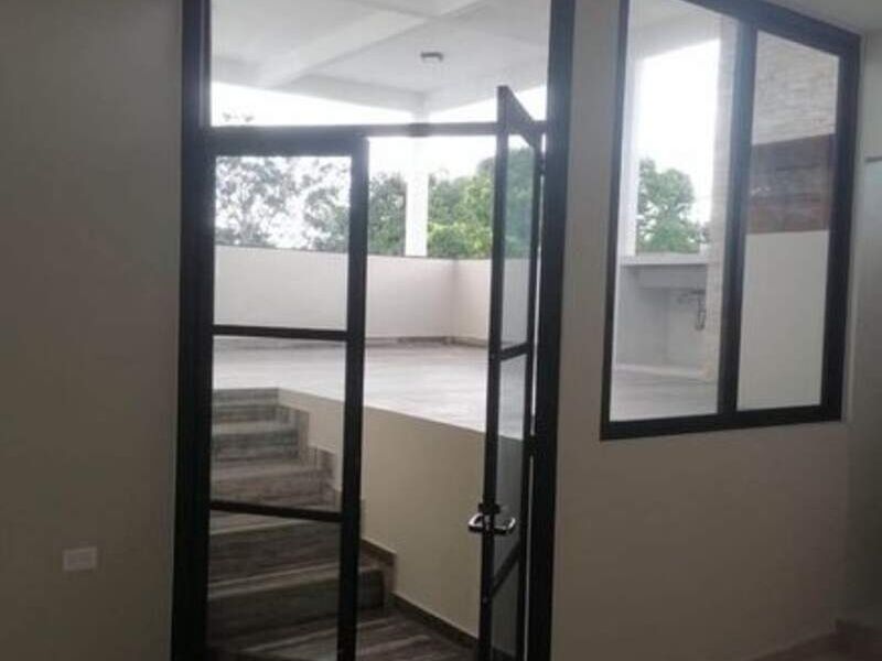 Puerta de aluminio T en Villahermosa