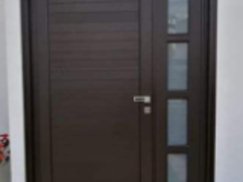 Puerta de madera color café CDMX