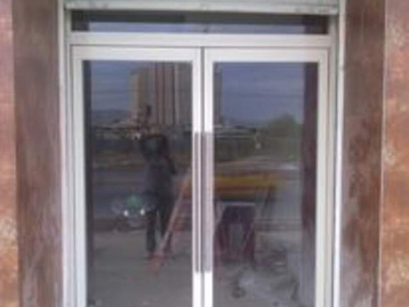 Puerta de Vidrio y Aluminio en Torreón