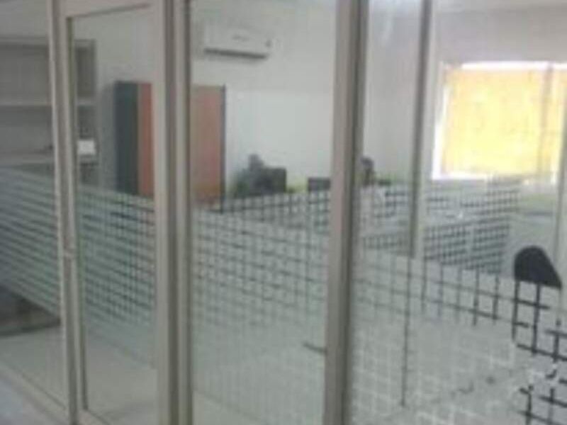 Puertas de vidrio con diseño en Torreón