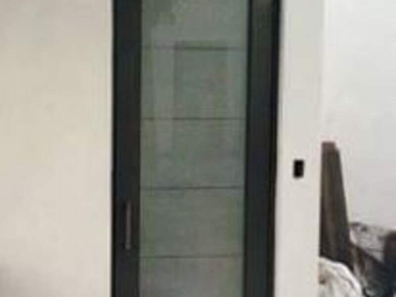 Puerta de Vidrio con diseño en Torrión