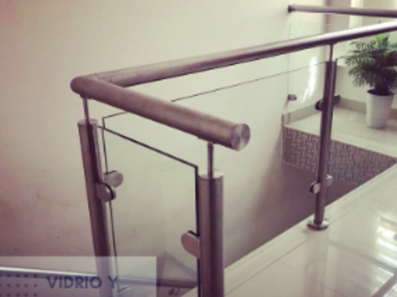 Barandal de acero con cristal Los Monchis