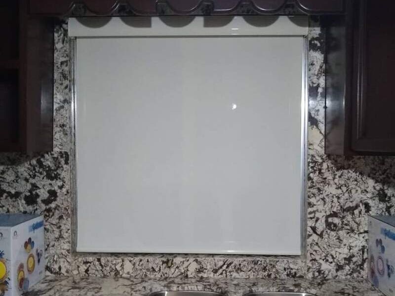 Enrollable screen
