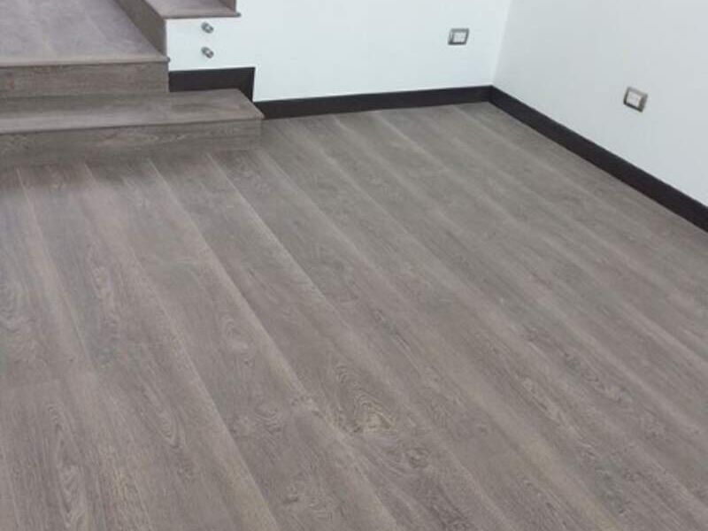 Piso de madera café Monterrey