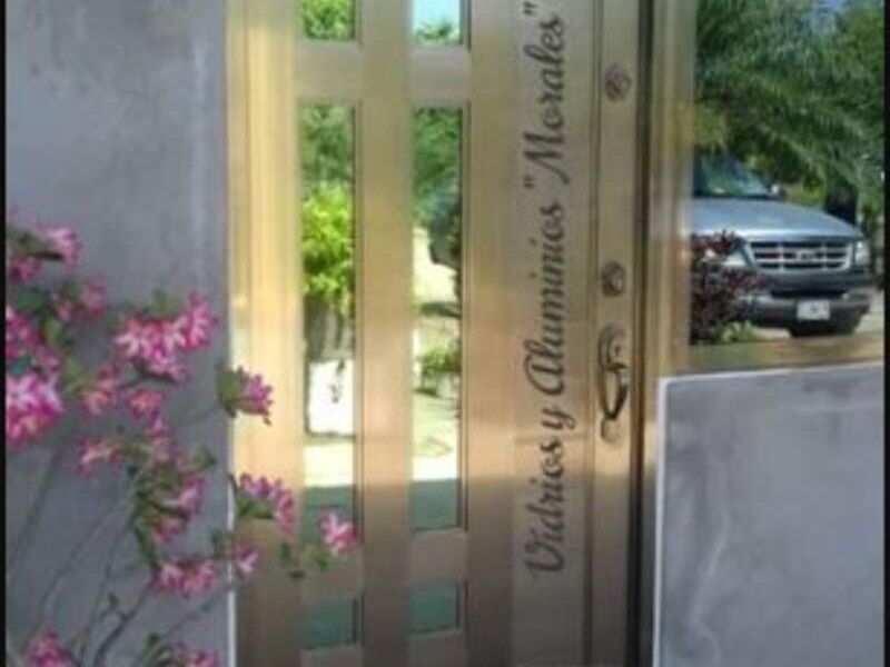 Puerta vidrio y aluminio  en Cd. Mexico