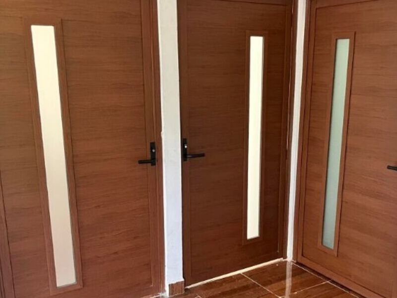 Puertas imitación madera en Uruapan