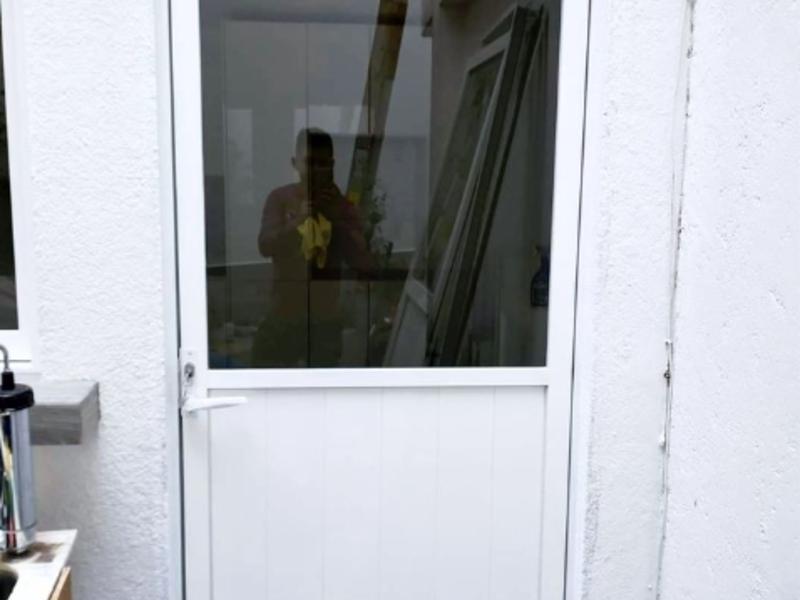 Puerta de aluminio en San Martin
