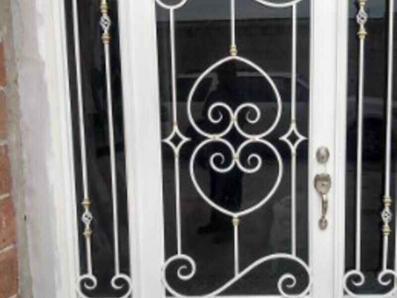 Puerta residencial en Morales 