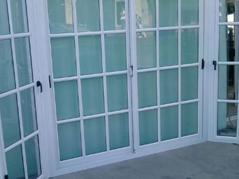 Puerta comercial en Aluminio en Mexicali