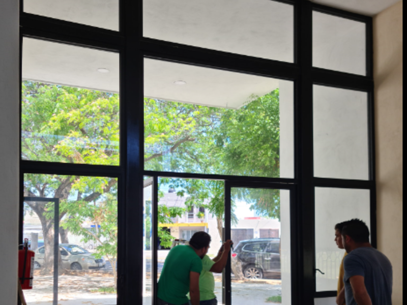 Fachada de vidrio  en Merida