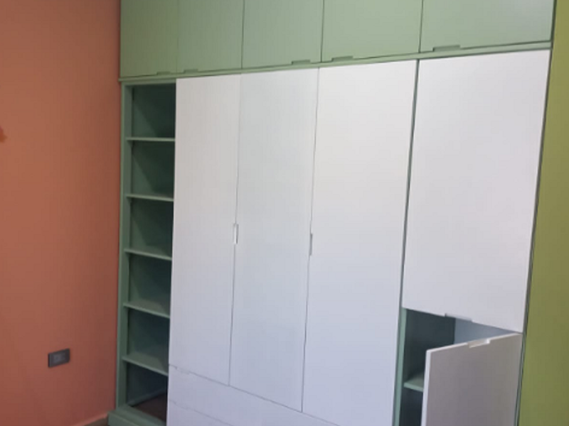Clóset color verde con blanco Paraiso