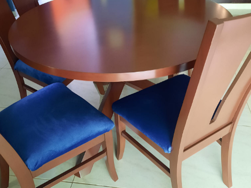 Mesa redonda con 4 sillas café Paraíso
