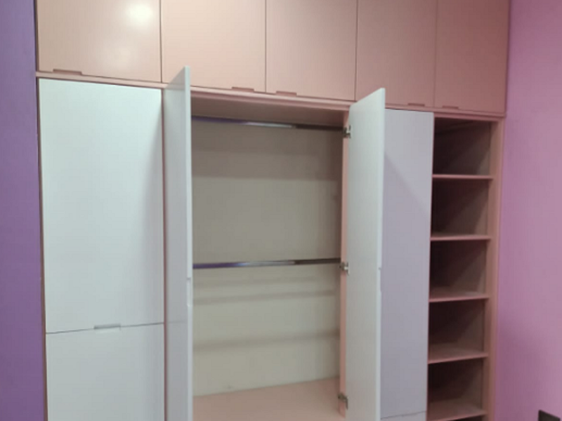 Clóset color rosa con blanco Tabasco