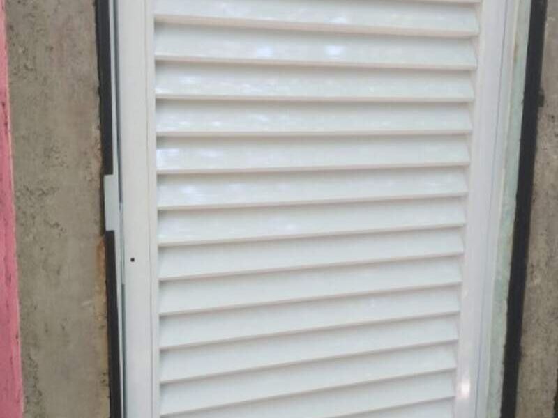 Puerta de aluminio G en Merida