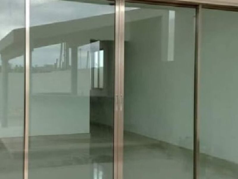 Puertas de aluminio y vidrio en Merida