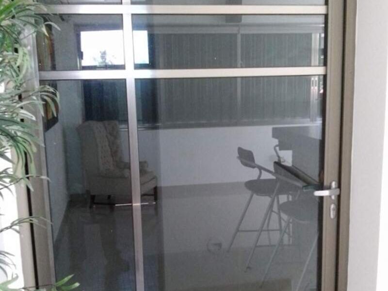 Puerta de vidrio doble  en Merida