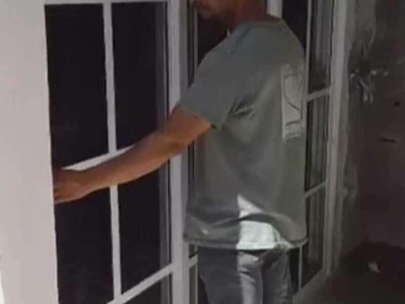 Puerta corrediza de 3 hojas en Alamedas