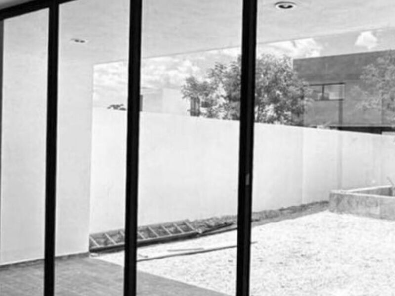 Puertas corredizas color negro en Merida