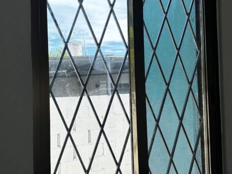 Ventana de aluminio cafe  en Merida