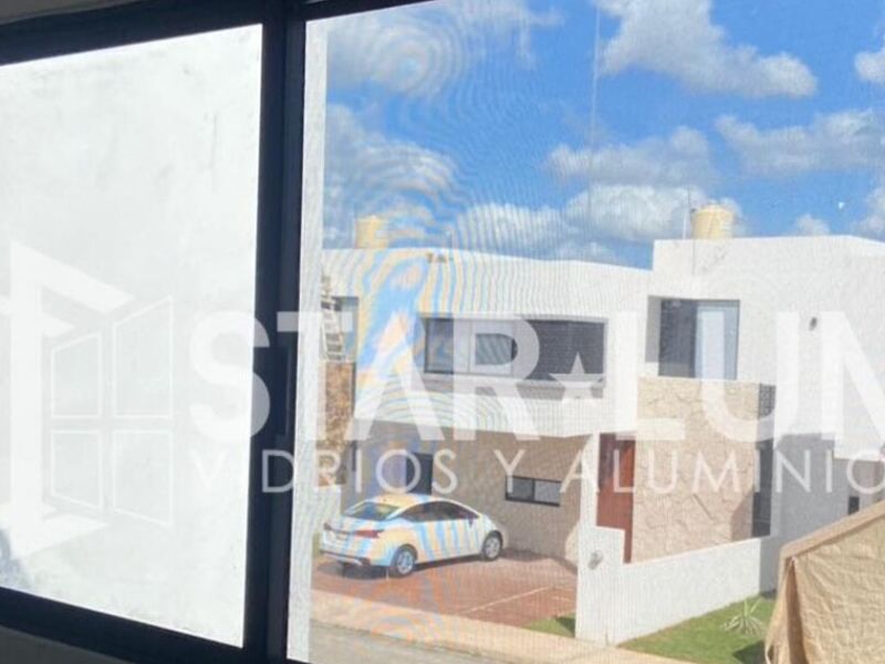 Ventana aluminio negra en Merida