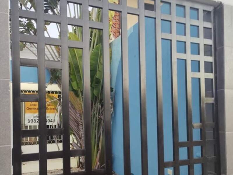 Puerta de garaje automatica en Merida