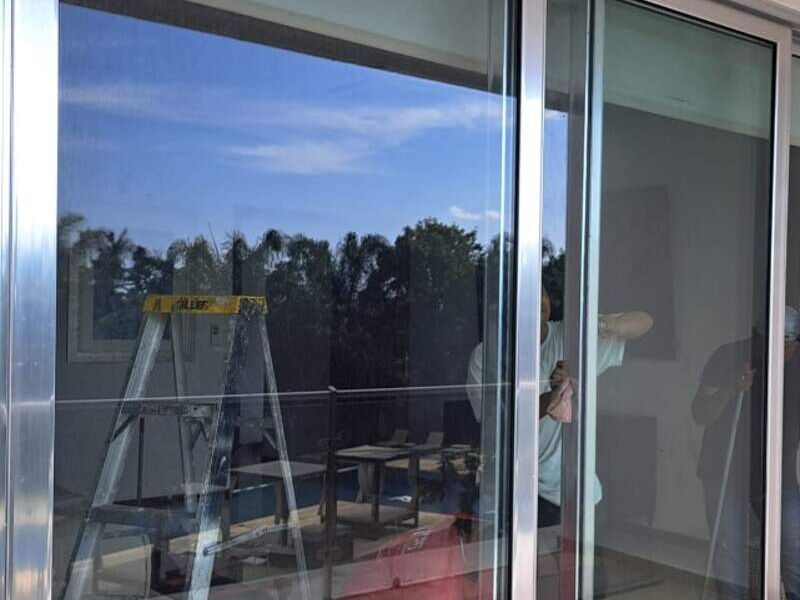Puerta corrediza de aluminio  en Merida