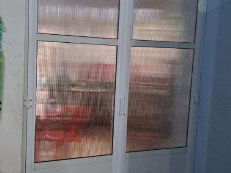 Puerta de aluminio y policarbonato  en Merida
