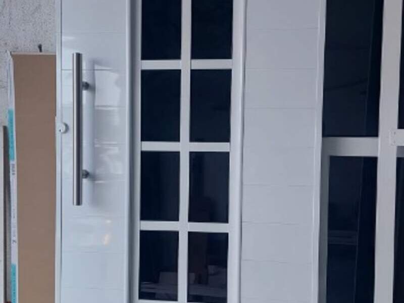 Puerta principal en Vicente y Camalote
